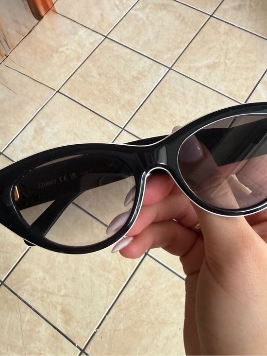 LV Line Cat Eye Sunglasses main image 7